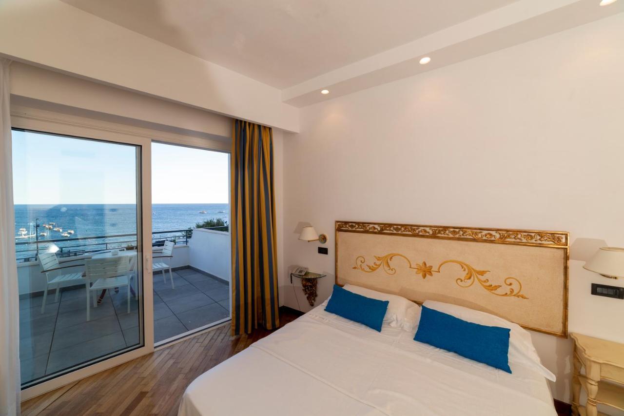 Punta Campanella &