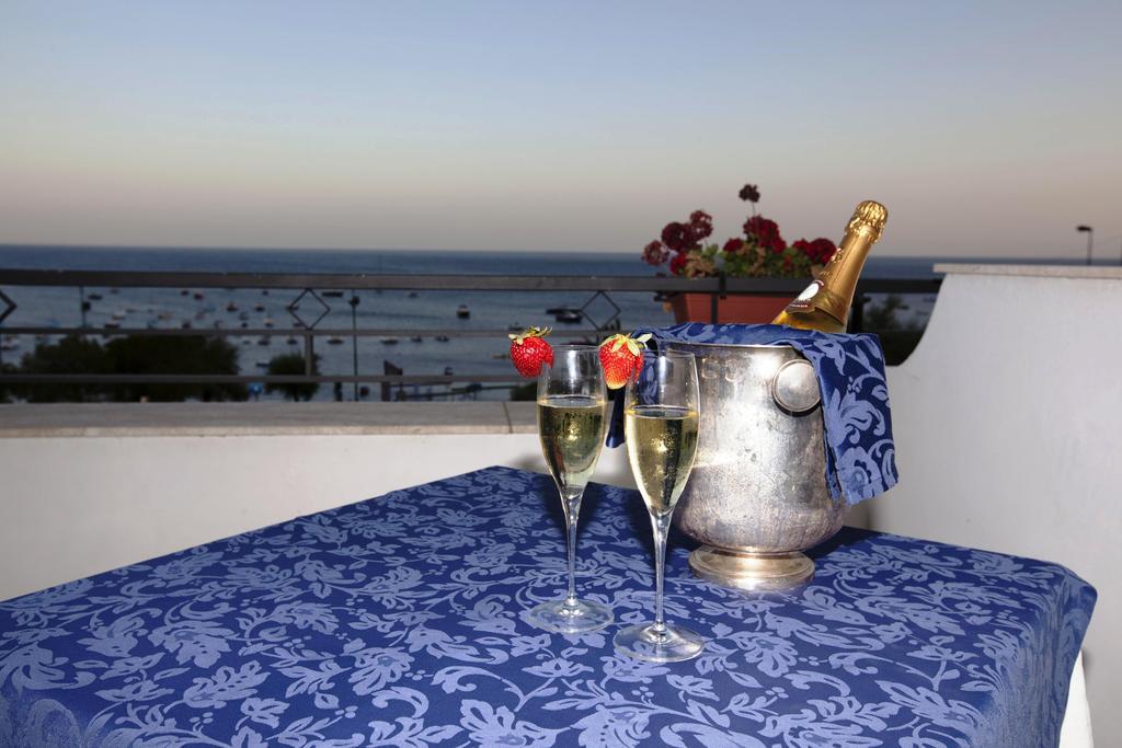 Hotel Punta Campanella & 4*